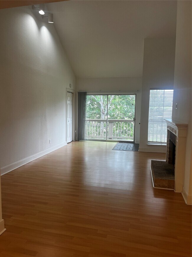 Photo - 2100 Tanglewilde St Unit 402