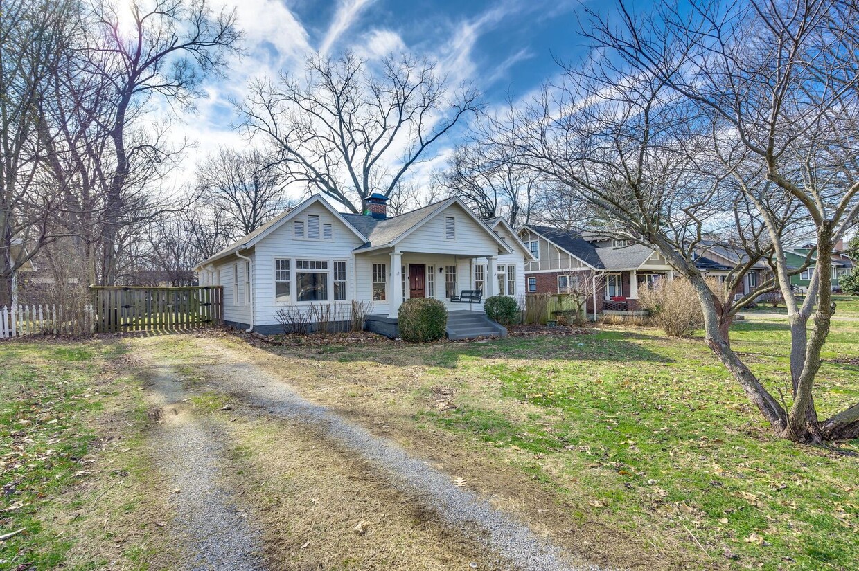 Excellent updated and delightful 1930's co... - Excellent updated and delightful 1930's co...