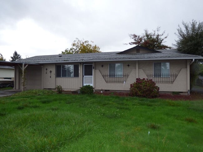 Building Photo - 3 bed 1 bath House