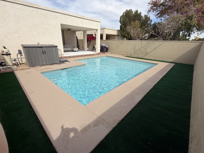 Photo - 729 W 37th St