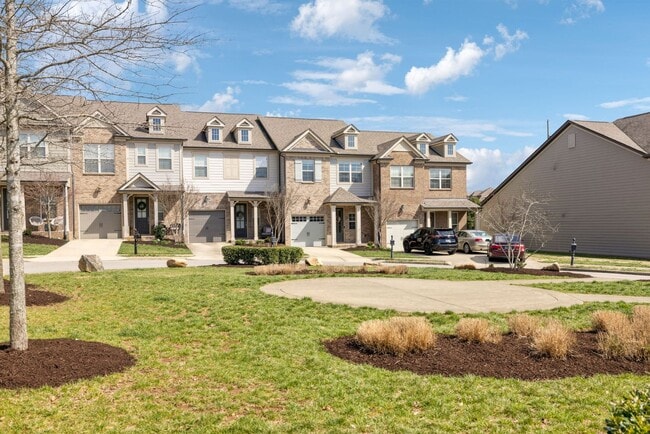 3 BR/2.5 BA Luxury Townhome - 3 BR/2.5 BA Luxury Townhome