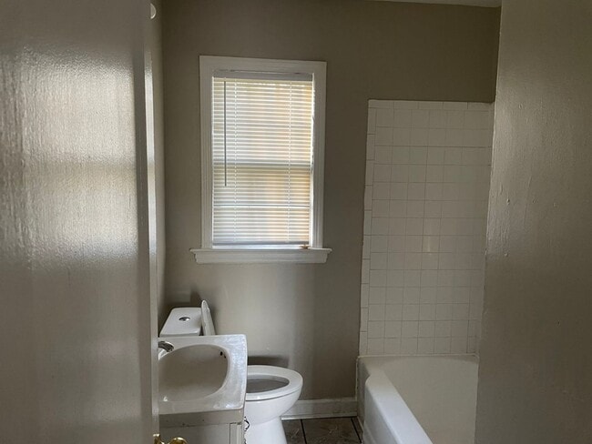 Photo - 3787 Fairmont Ave