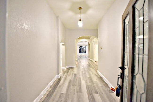 Building Photo - 10117 Cassandra Dr