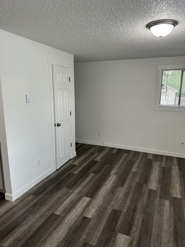 826 W Mansfield Ave
