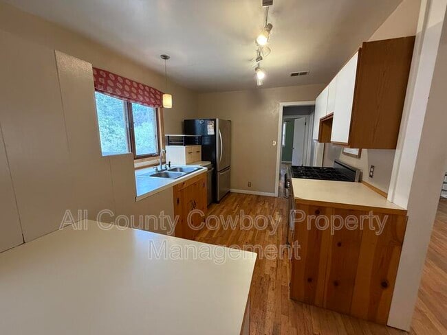 Photo - 1407 Ord St