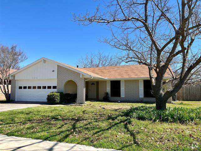 Building Photo - 703 Redbud Dr Rental