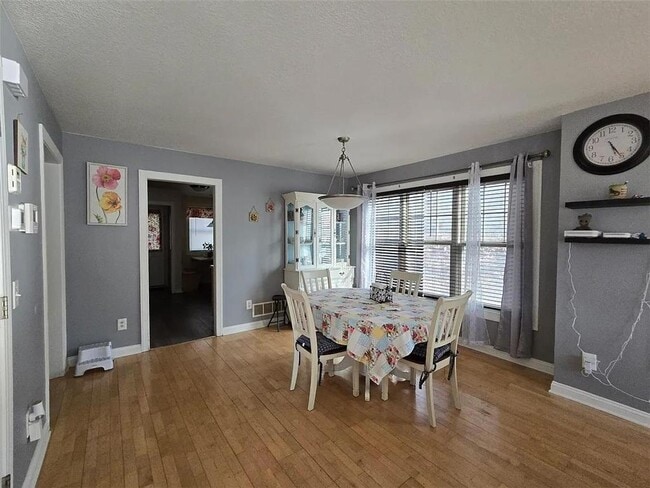 Photo - 582 State St