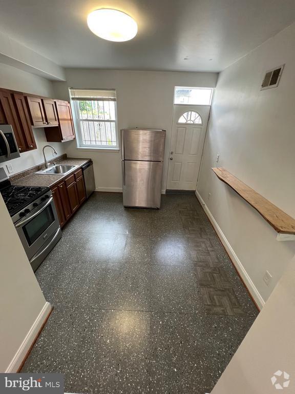 Building Photo - 806 N Rose St Rental