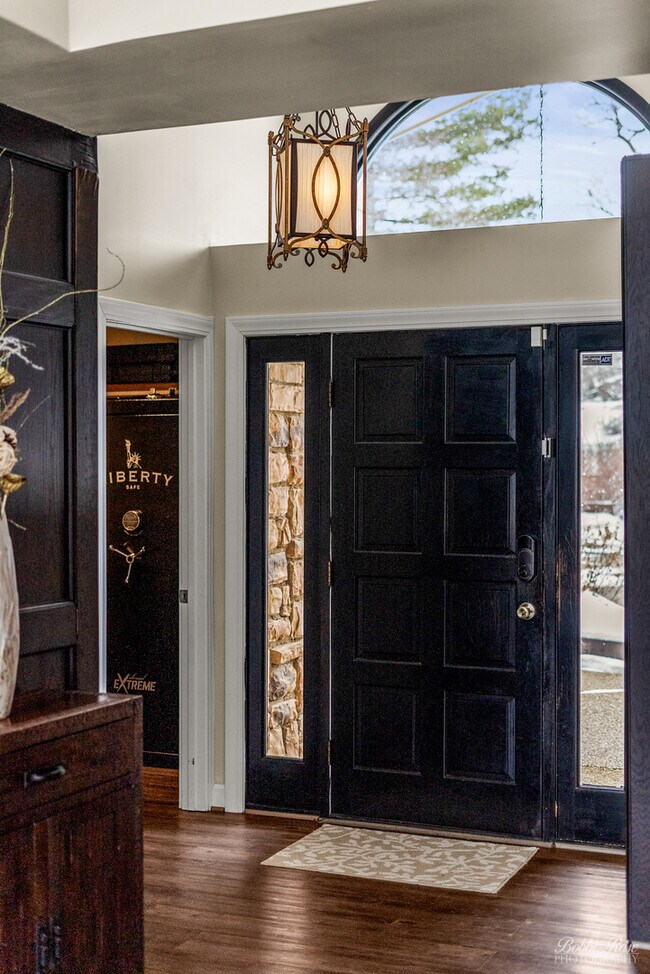 Photo - 208 Brookdale Ln