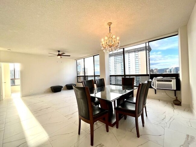 Building Photo - Kakaako: 2 Bed, 2 Bath, 2 Parking with Sto... Unit APT 3806