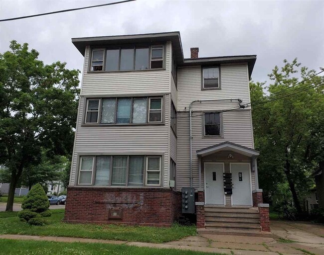 Building Photo - 932 Emerald St Unit 1B