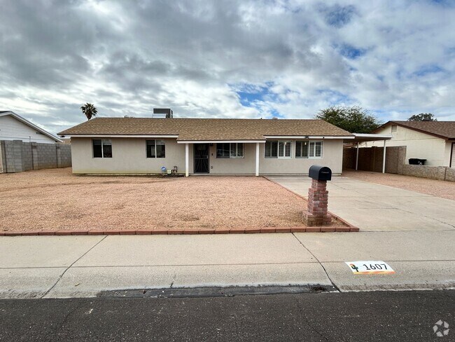 Building Photo - Heavily Upgraded N. Phx 4/2 w/Pool + 1 Car... Rental