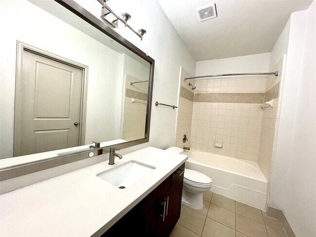Photo - 2222 Smith St