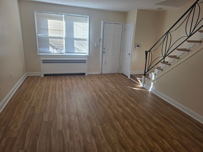 Photo - 6213 N Howard St