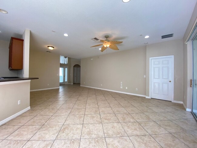 Photo - Spacious 3 BED, 2 BATH For Rent Near Theme Parks