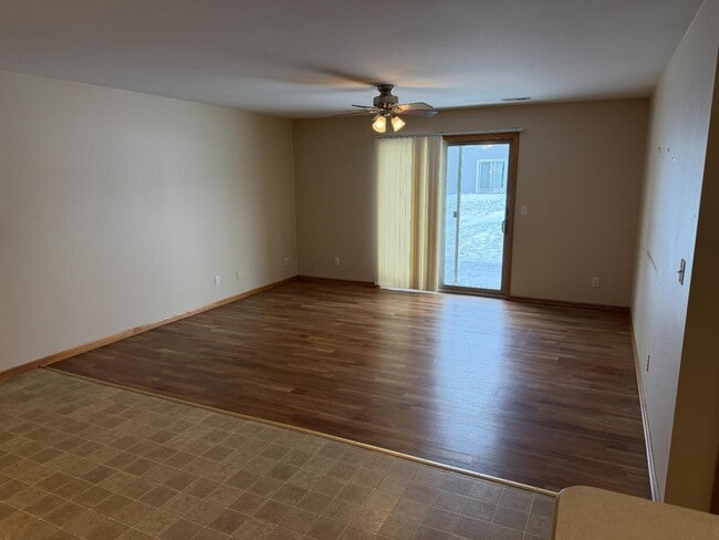 Photo - 433 Sarah Cir