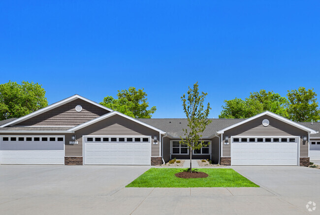 Apartments with Attached Garages - Redwood Charlotte Harris Houston Road Rental