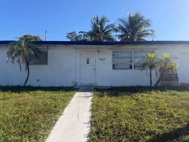 Photo - 2038 SW 12th Ct Unit Front