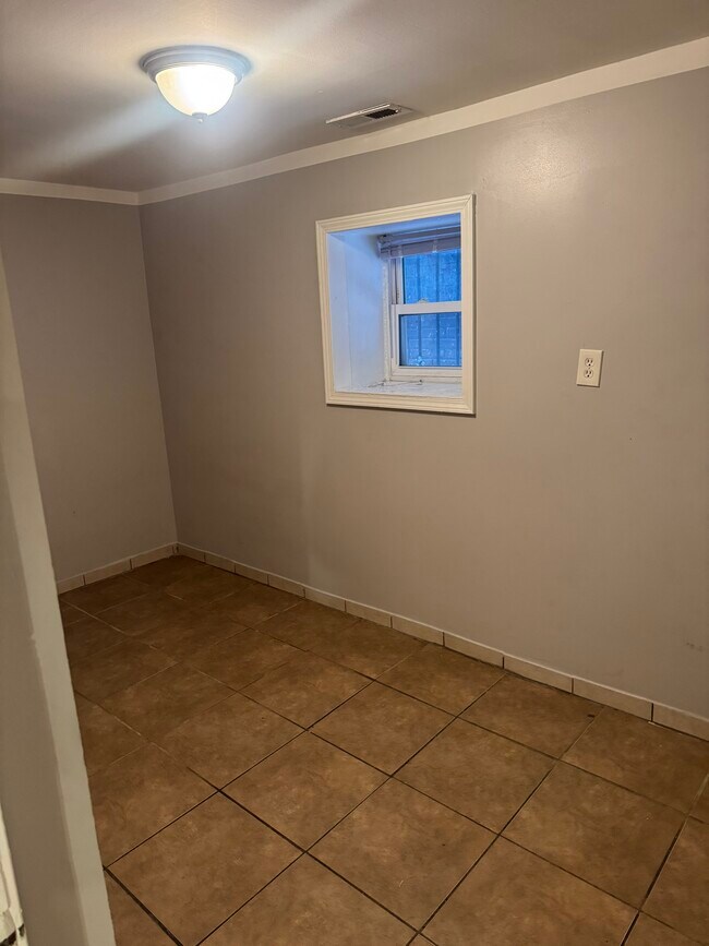 Photo - 1941 N Monticello Ave Unidad G