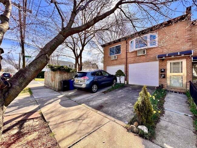 Photo - 216-18 39th Ave