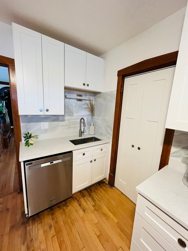 Photo - 5133 W Wrightwood Ave