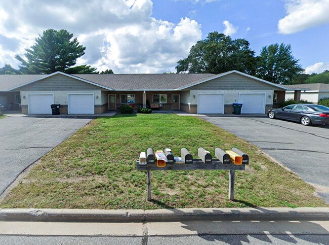 Building Photo - 5908 Delikowski St