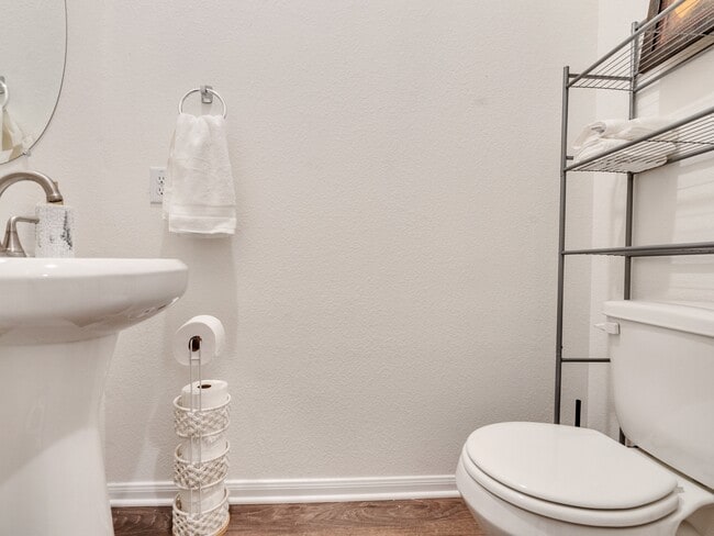 Photo - 409 Magnolia Ln