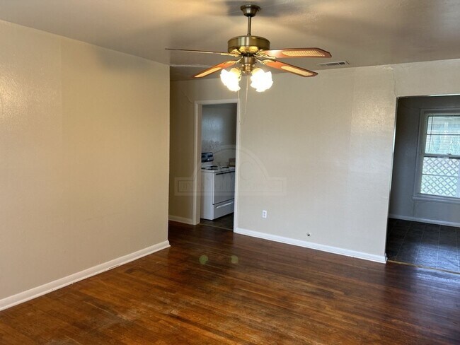 Photo - 408 Allen St