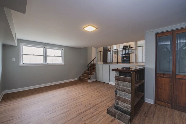 Photo - 16450 Roy St