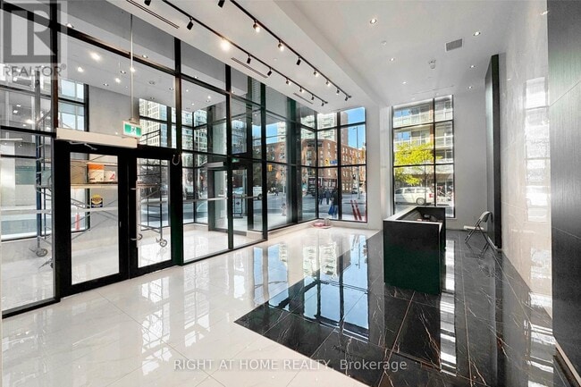 Photo - 180 George St Unité 404