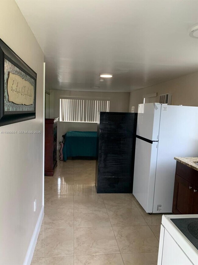 Photo - 19121 NE Miami Ct Unit 1