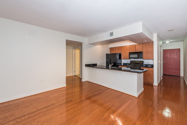 Photo - LARGE 1 Bedroom/1 Bathroom with Balcony in Bustling Mount Vernon Triangle!!