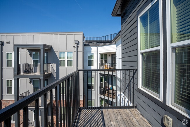 Allure - Balcony