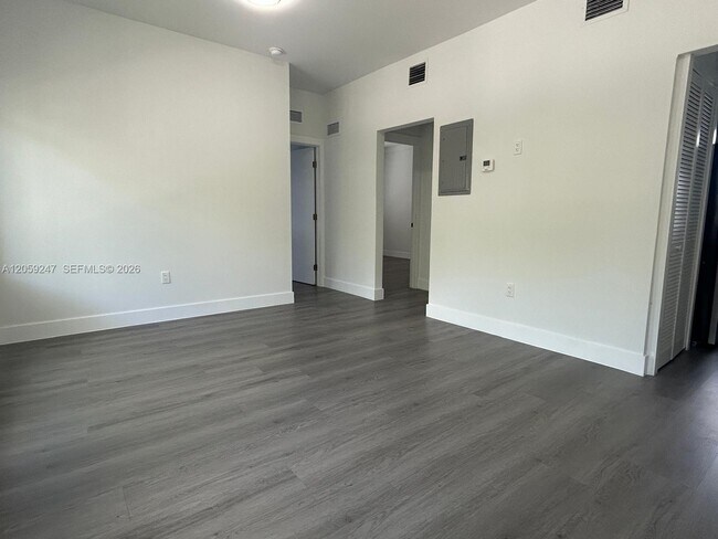 Photo - 638 SW 21st Ave Unit 4