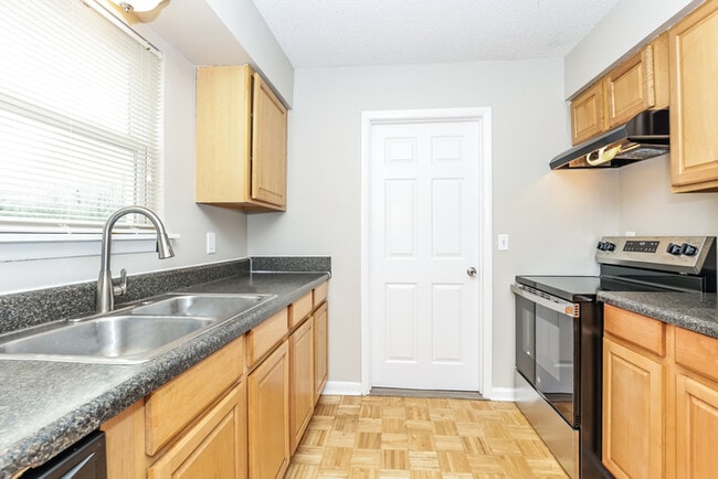 Photo - 2383 Paddock Dr