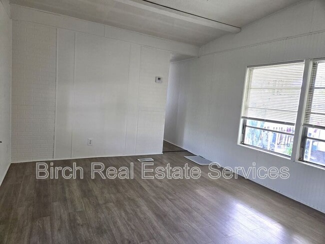 Photo - 7106 Commons Blvd