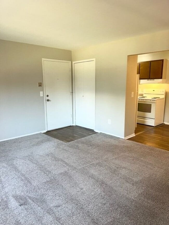 Photo - Charming 1 bedroom/1bath apartment near Do... Unit 841-102