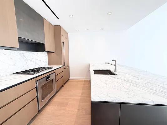 Photo - 555 W 22nd St Unidad 11FE