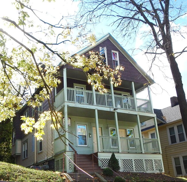 Building Photo - 4 Bedroom Duplex Close to Campus! - 6/1/26 Unit Madison 1020.2 Rental