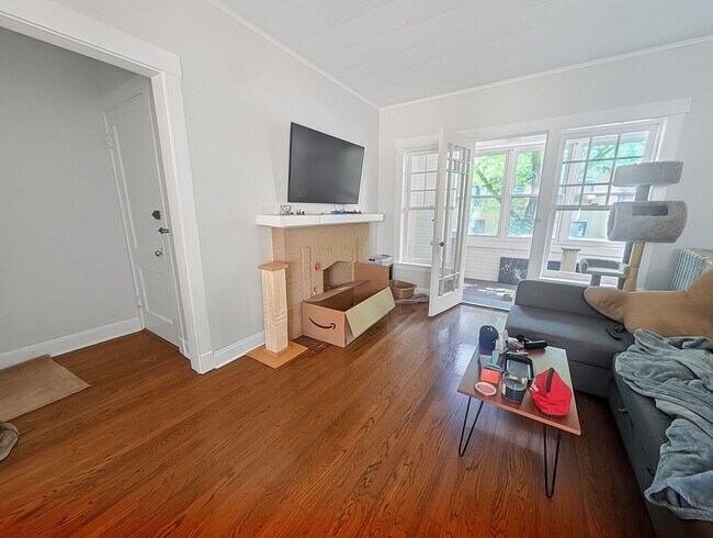 Photo - Large and Bright 1-bed/1-bath in Edgewater - Close to LUC! Unit 1304-1