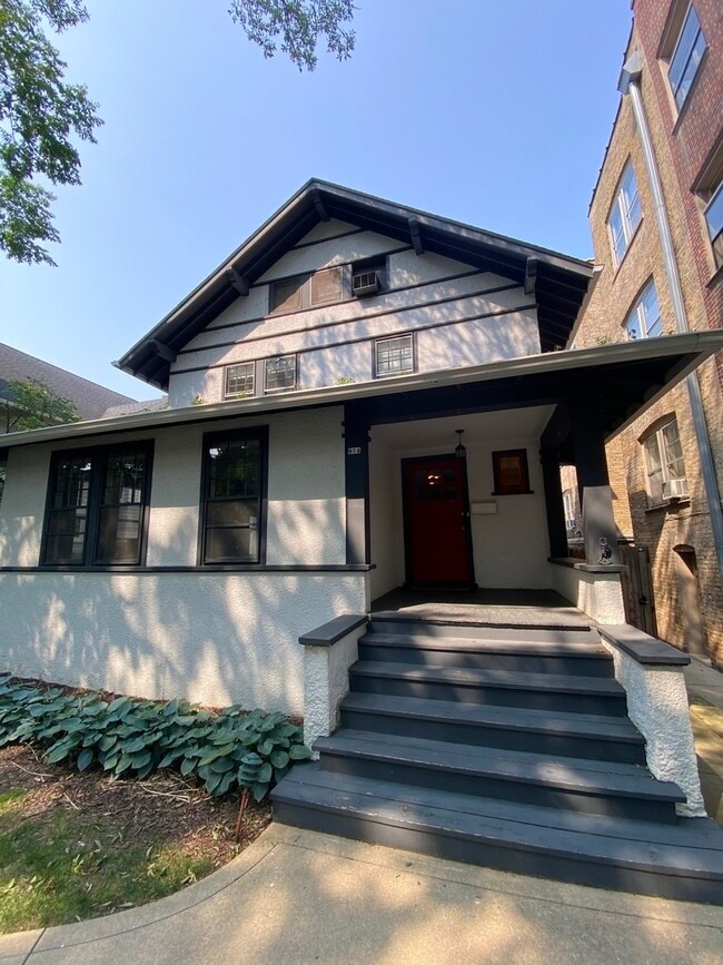 Building Photo - 934 Michigan Ave Rental