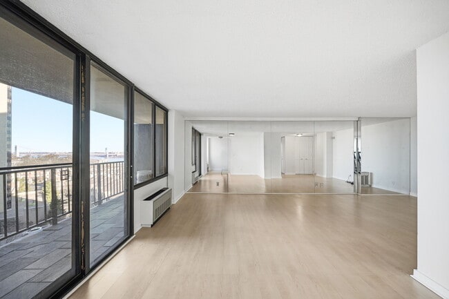 Dining area - 300 Winston Dr Unit 8th Flr