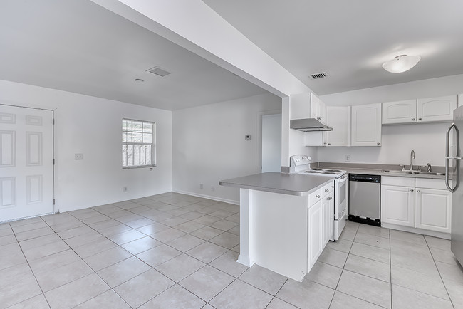 The Charmer Apartments
