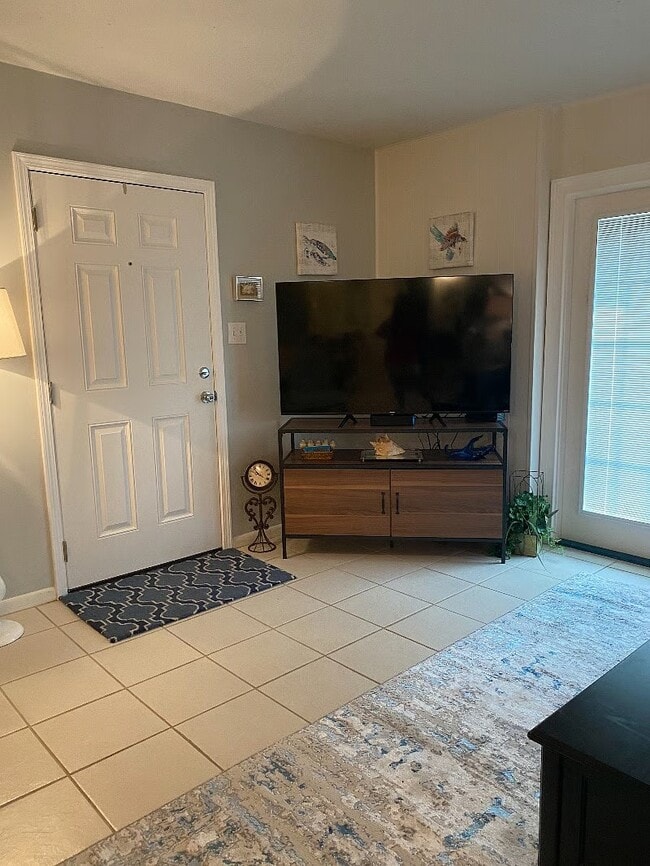 Photo - 2100 W Beach Dr Unidad H-204