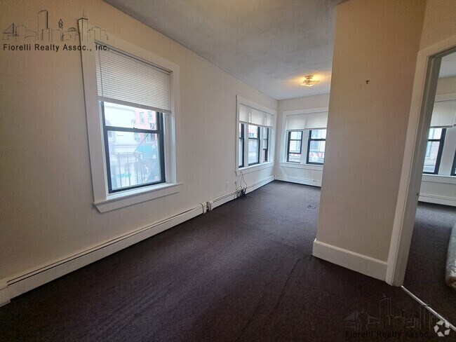 Building Photo - 98 Salem St Unit 4 Rental