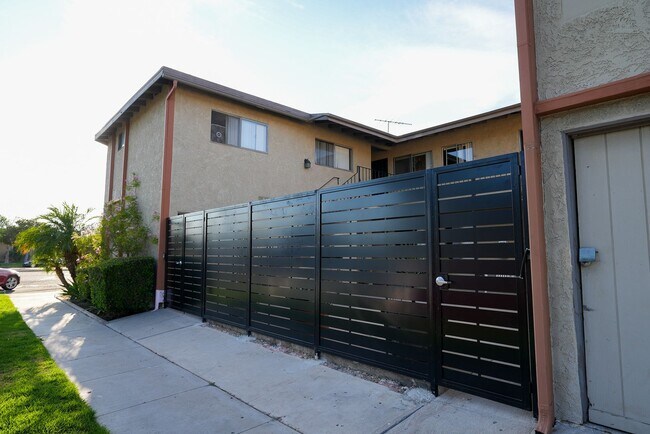 4500 N Lakewood Blvd