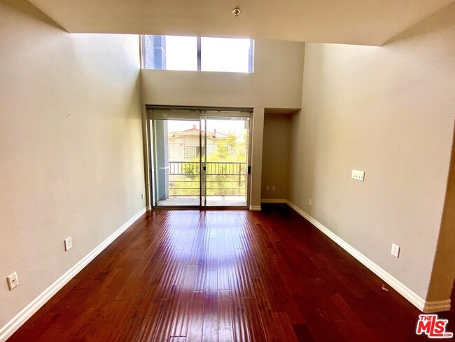 Photo - 629 Traction Ave Unidad 238