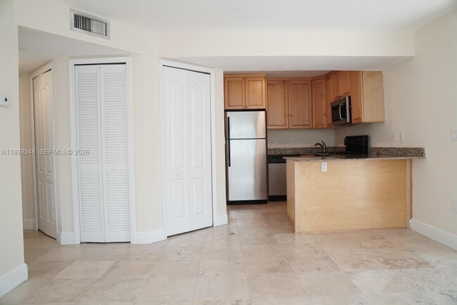 Building Photo - 2758 W Trade Ave Unit D