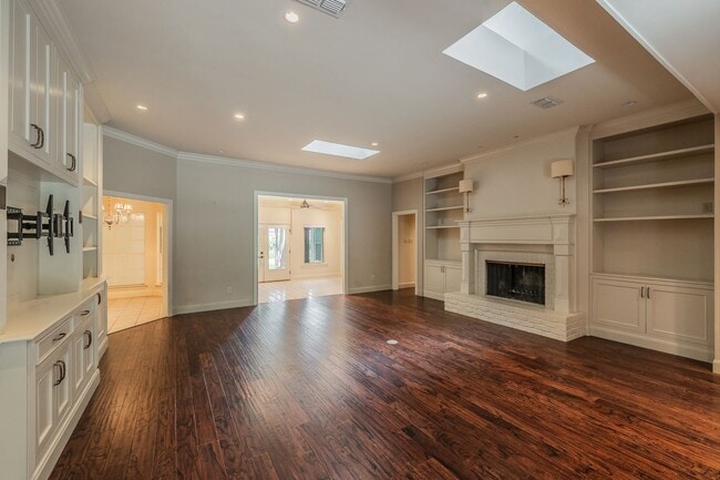Photo - Stunning 4-bedroom, 3-bathroom