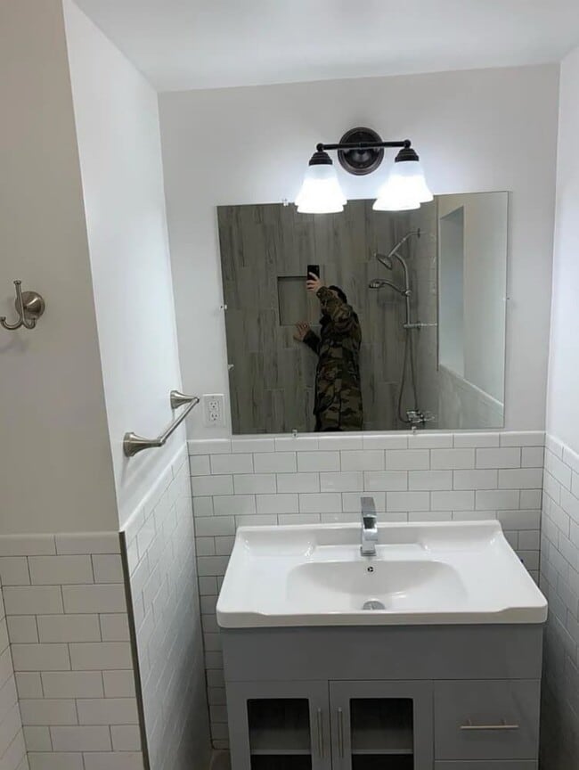 Photo - 229 E 237th St Unit 2 nd floor